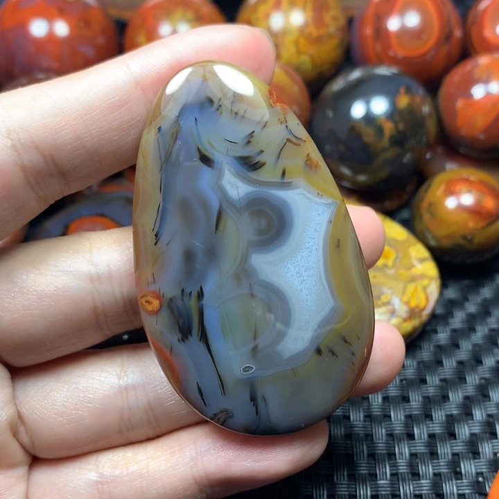 玛瑙/玉髓颈饰未镶嵌月**泉