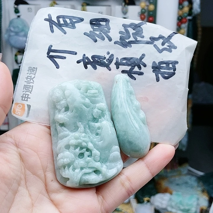 颈饰足铂镶嵌翡翠翡翠