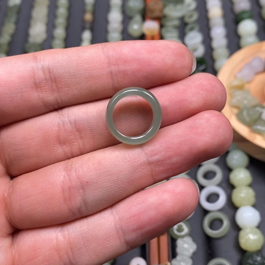 .***L和田玉未镶嵌颈饰