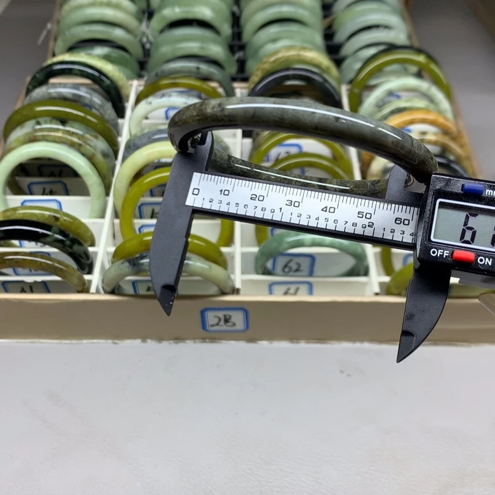 未镶嵌蛇纹石玉手镯61