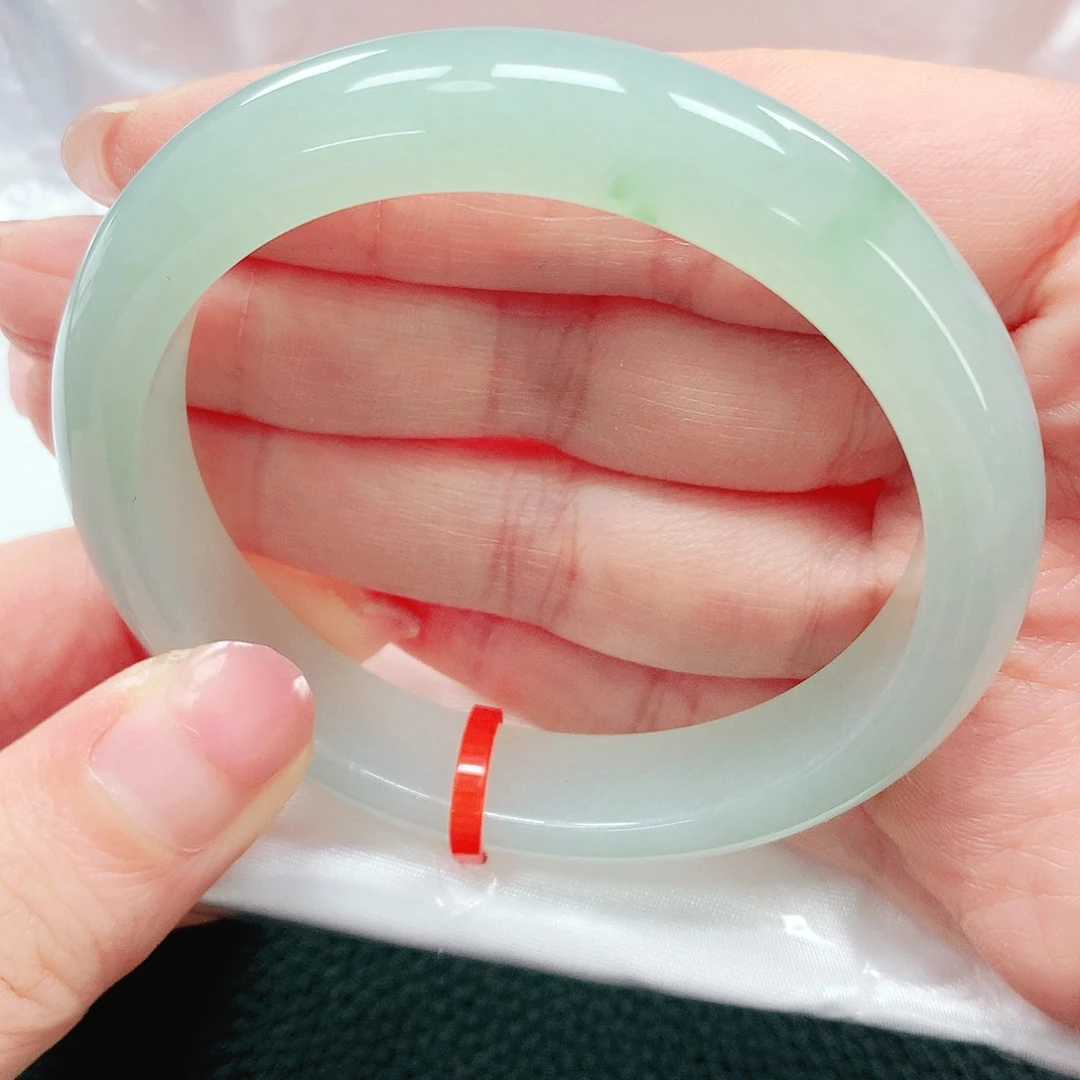 翡翠手镯未镶嵌52圈