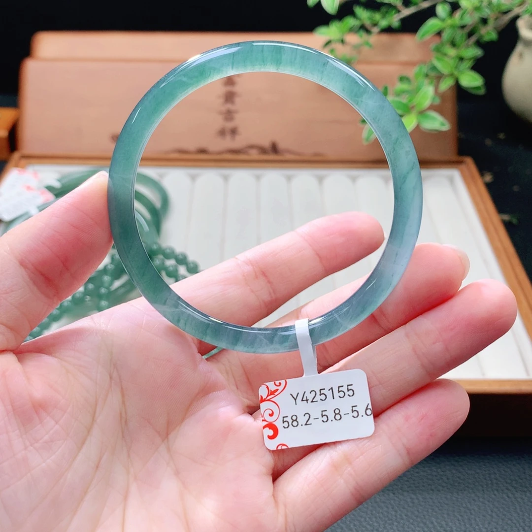 未镶嵌手镯（圆镯）翡翠