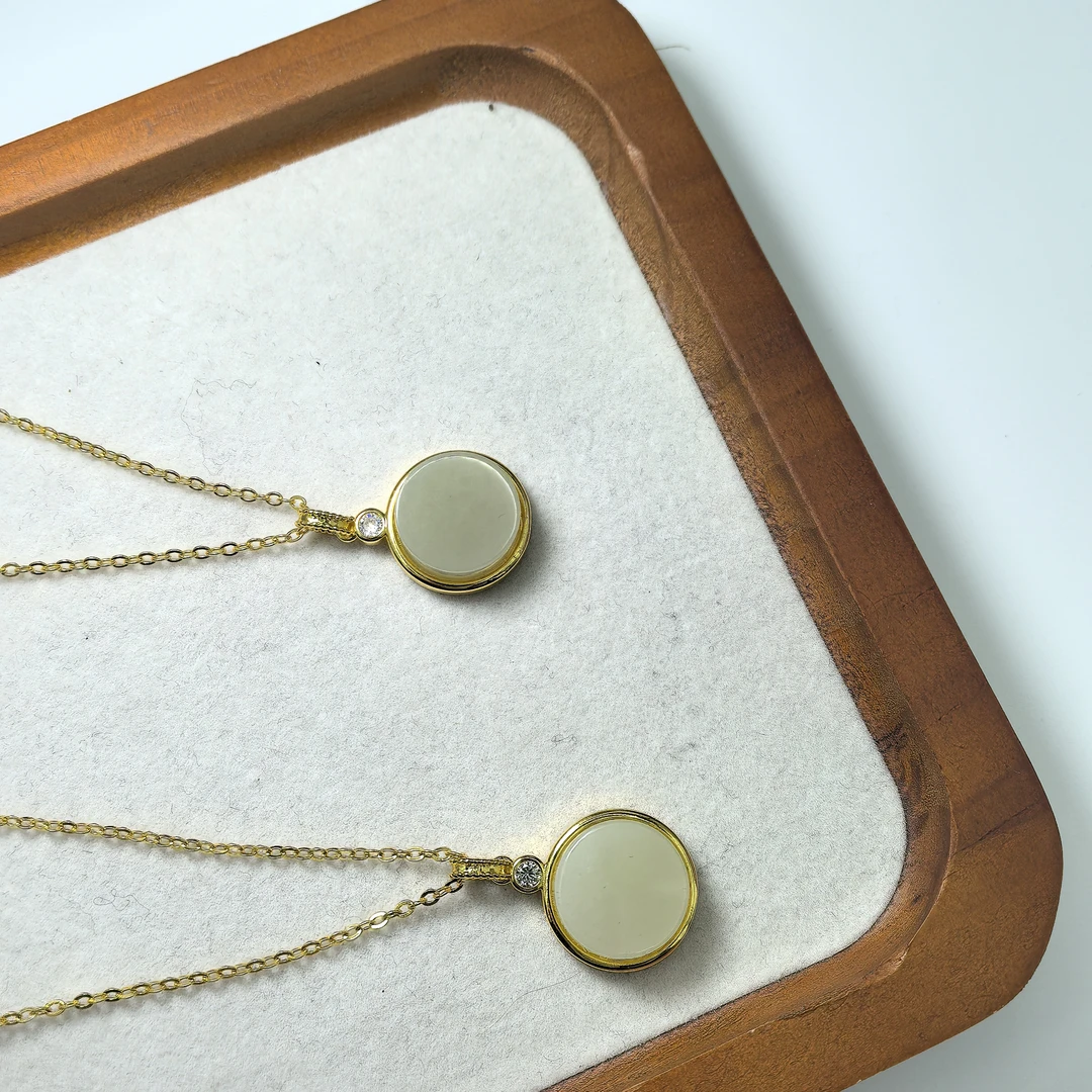 天然玉石和田玉 圆形无事牌吊坠H286 多样性发货拍一发一