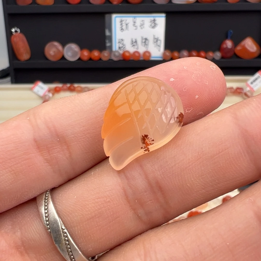 南红玛瑙未镶嵌川料翅膀