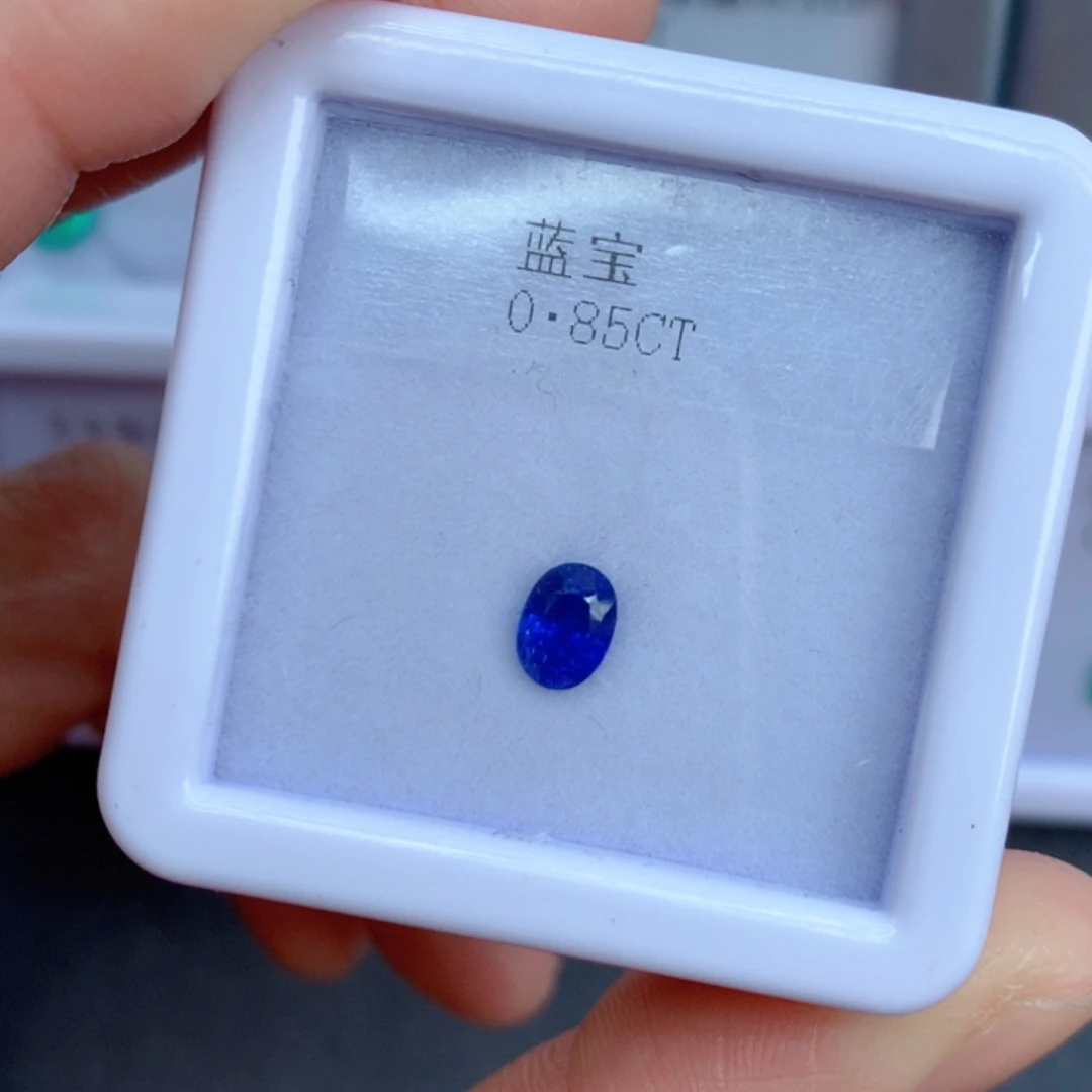 0.85克拉裸石蓝宝石未镶嵌