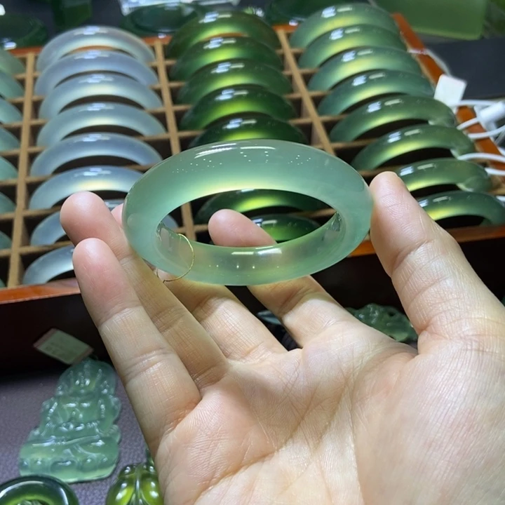 蛇纹石玉未镶嵌手镯51