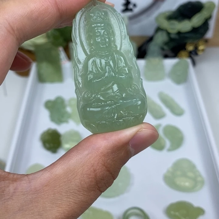 蛇纹石玉未镶嵌颈饰