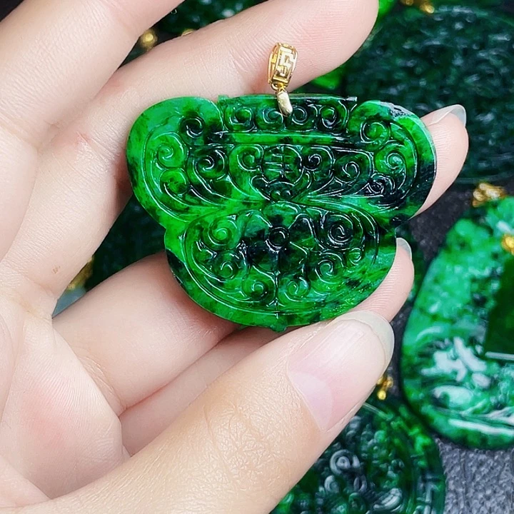 翡翠18K金镶嵌颈饰多样性