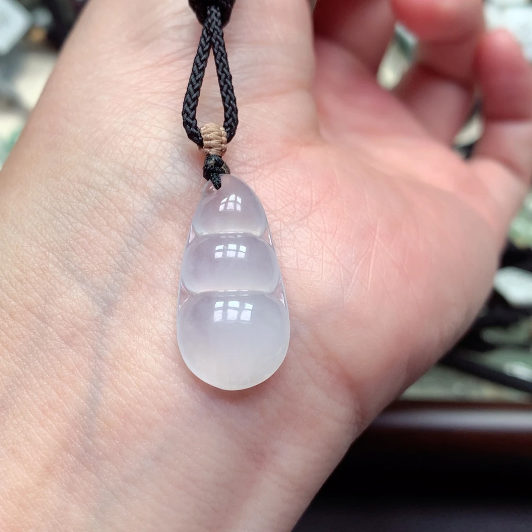 翡翠未镶嵌颈饰豆子