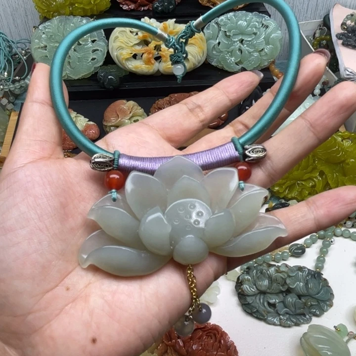 蛇纹石玉未镶嵌颈饰