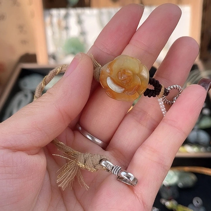 蛇纹石玉合金颈饰安*