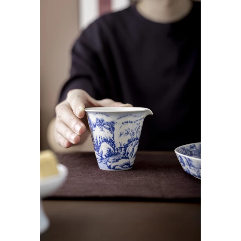 （旗舰号）复古青花雪景公道杯-景德（安全包装）