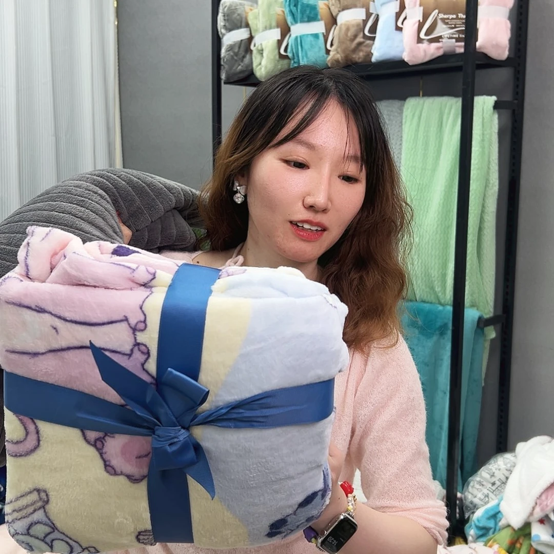 ****聚酯纤维130×180毛毯
