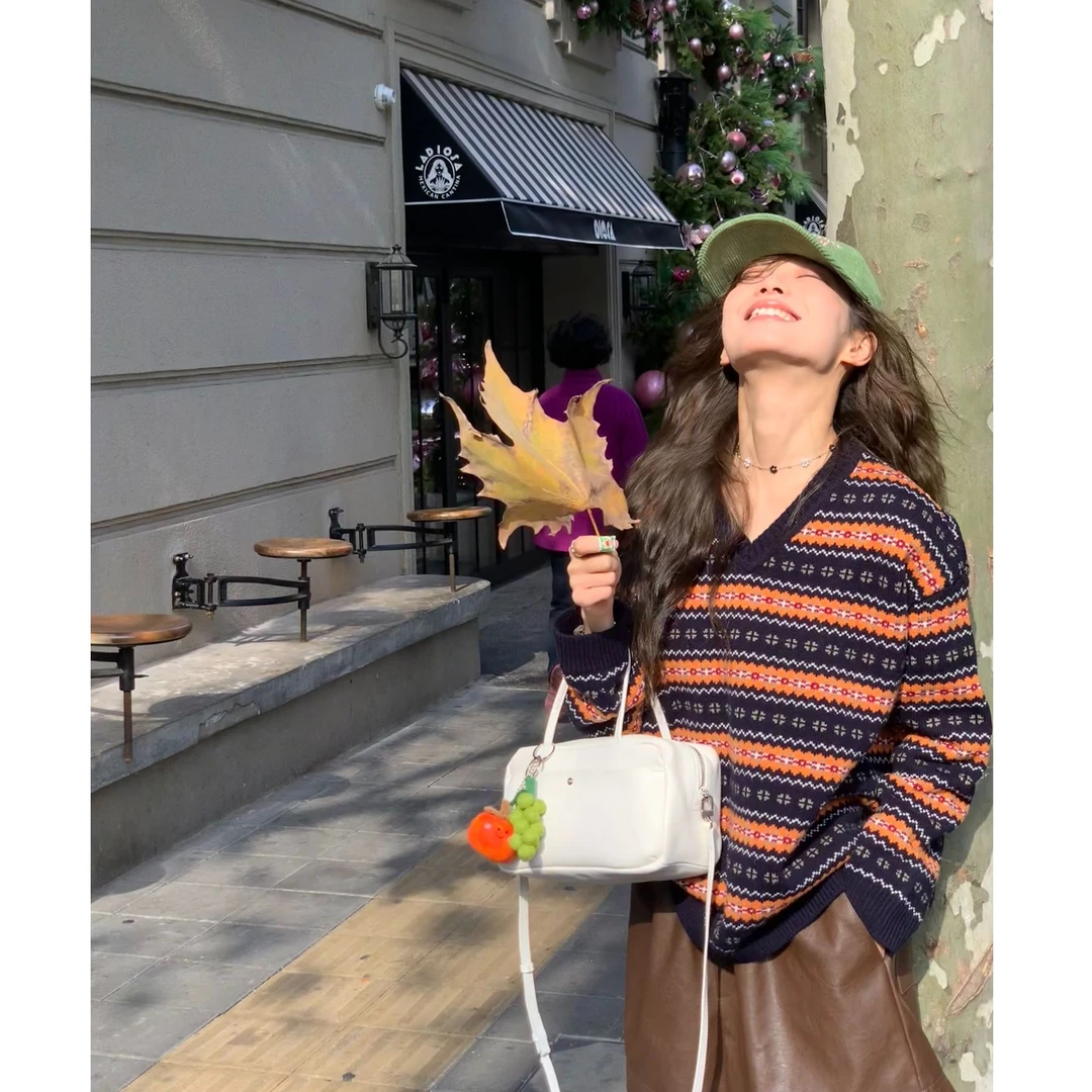 「冬日费尔岛」韩国顶奢设计费尔岛提花撞色V领针织毛衣女