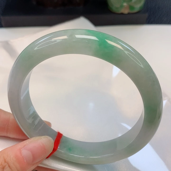 翡翠手镯未镶嵌60圈