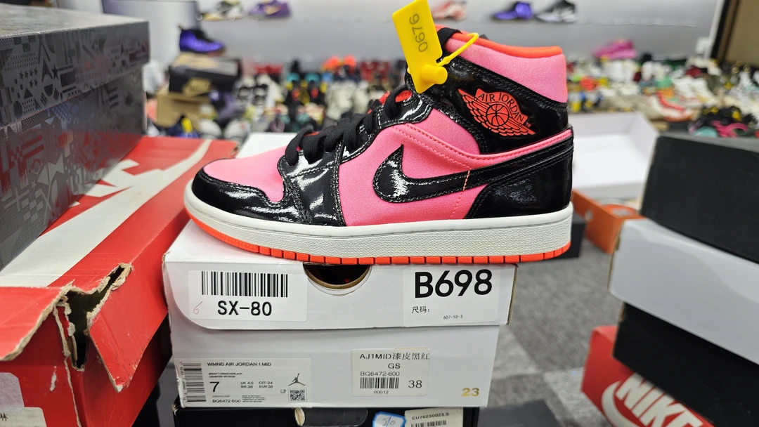 nike aj1黑红 38码 全新原盒 11.27 guai B698