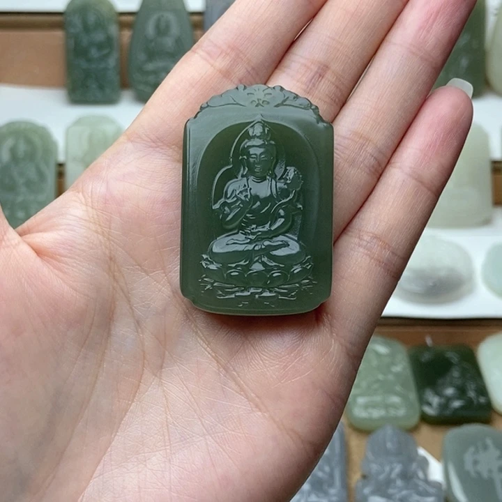 突***了和田玉未镶嵌颈饰