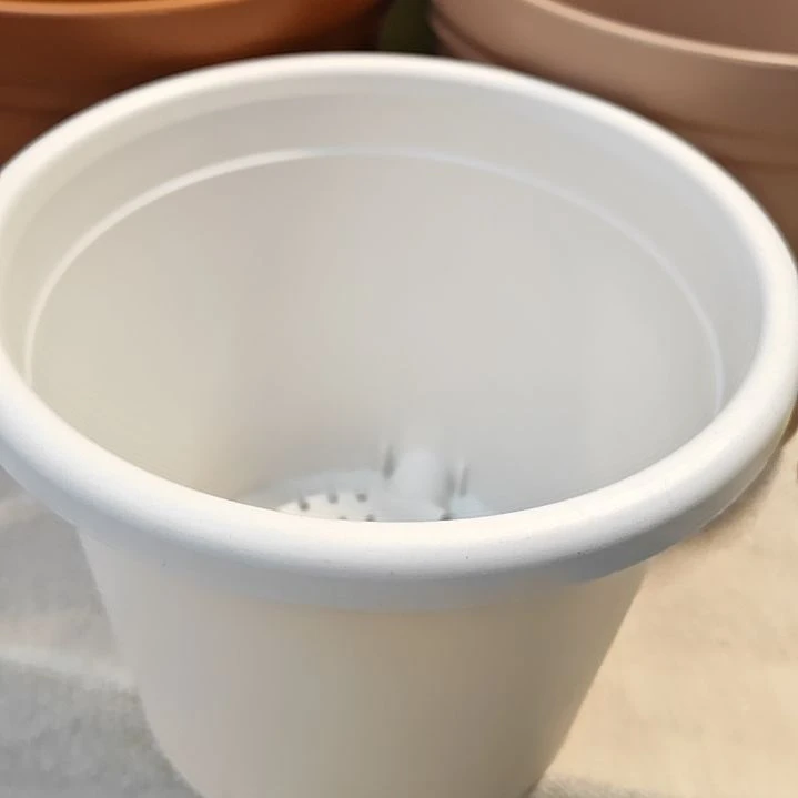 树脂四季盆外口径21，白色带托5个