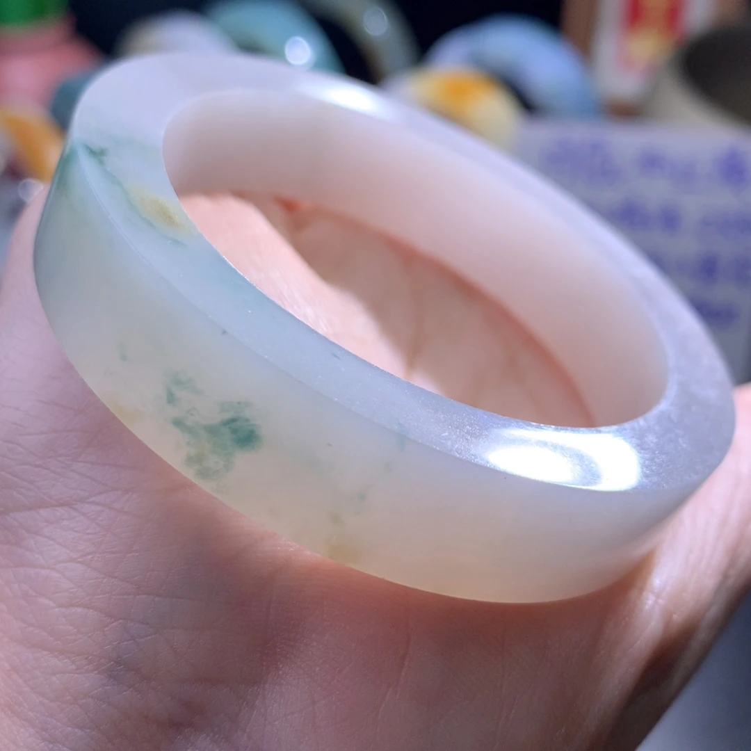 未镶嵌翡翠手镯买断价定制翡翠