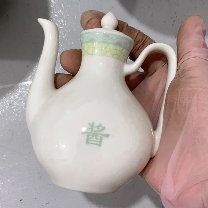 瓷片白玫牌釉中彩酱油壶