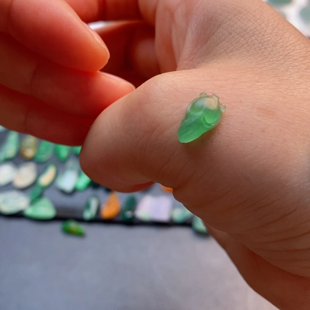 定制翡翠未镶嵌鱼