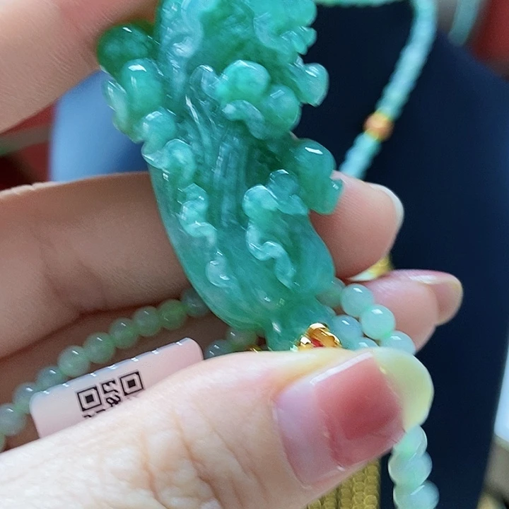 翡翠未镶嵌颈饰吊坠