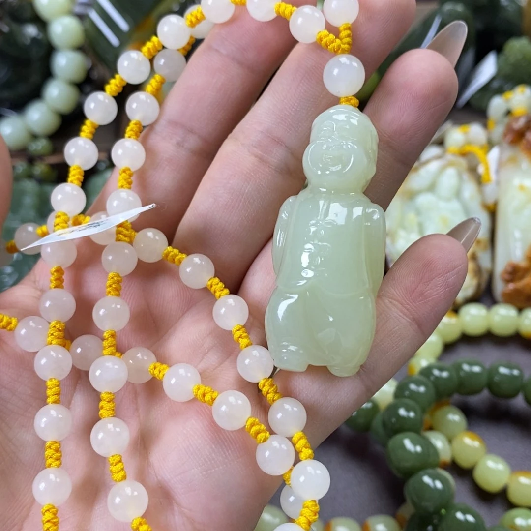 透闪石质玉未镶嵌挂件东**哥