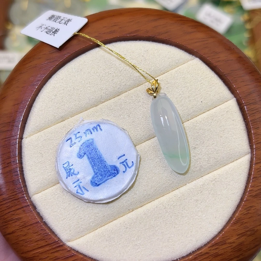 翡翠18K金镶嵌颈饰福瓜