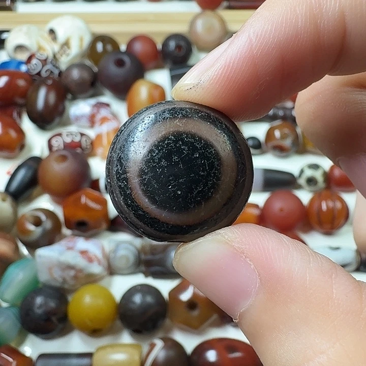 未镶嵌玛瑙珠子（带绳子）玛瑙/玉髓