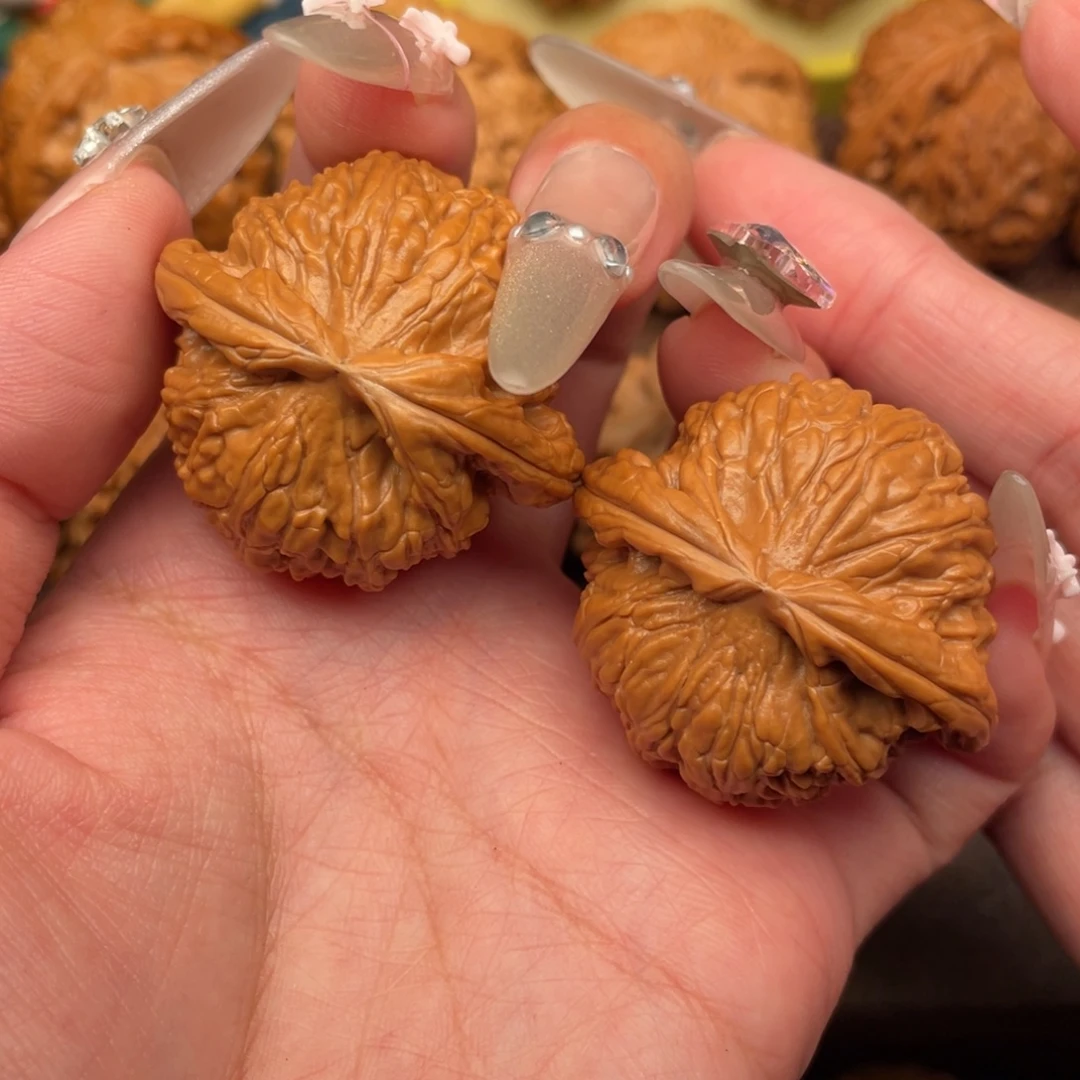 把件文玩核桃全品，红皮精配白狮子40
