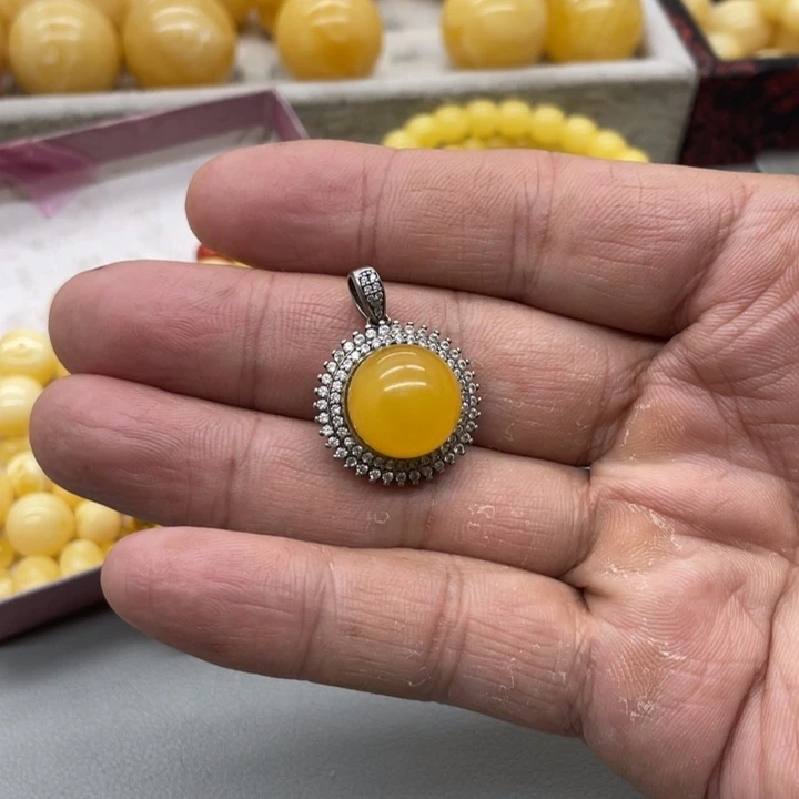 琥珀未镶嵌裸石挂件