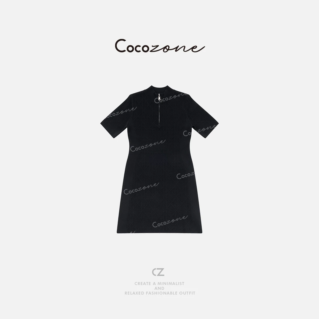 COCO ZONE 刘一一  “菱格美学”修身版型层次感连衣裙 CD2A1538