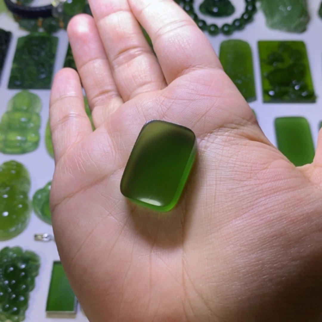 【闪购商品】未镶嵌蛇纹石玉颈饰醉**风