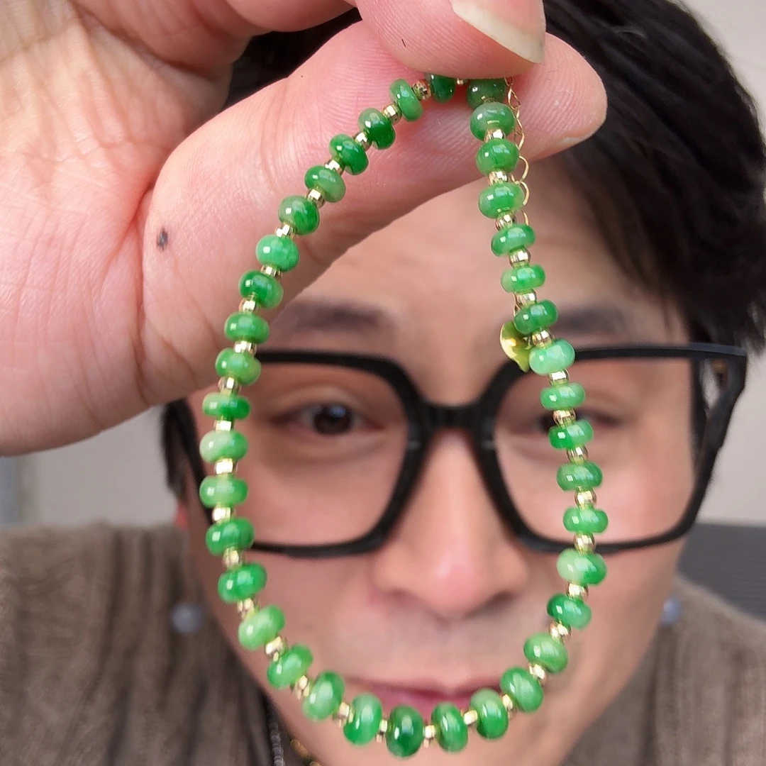 翡翠18K金镶嵌颈饰一件