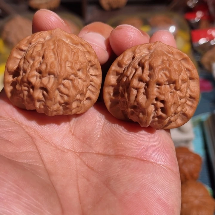 文玩核桃吊坠瓷娃娃40