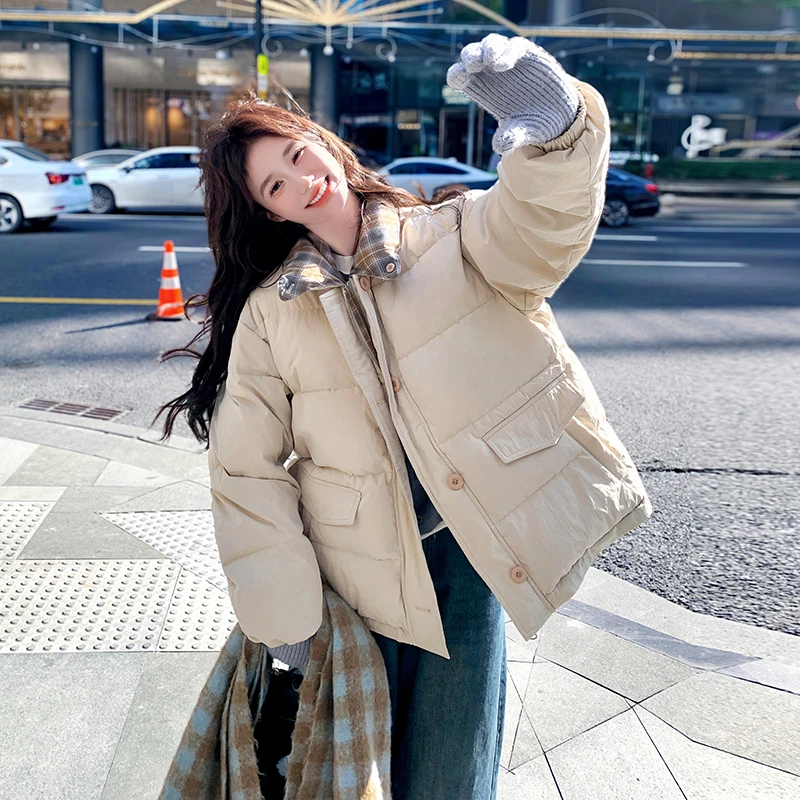 米白色格纹羽绒服女2024冬季新款时尚设计感保暖双面穿白鸭绒外套