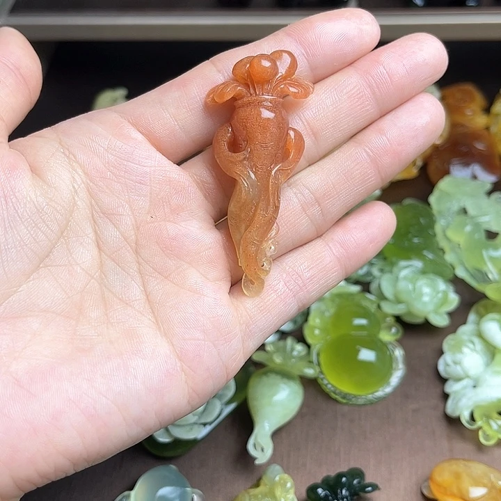 蛇纹石玉颈饰未镶嵌安*?