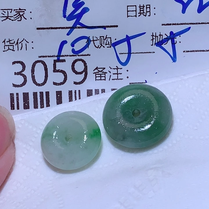 笑***^翡翠未镶嵌颈饰cc