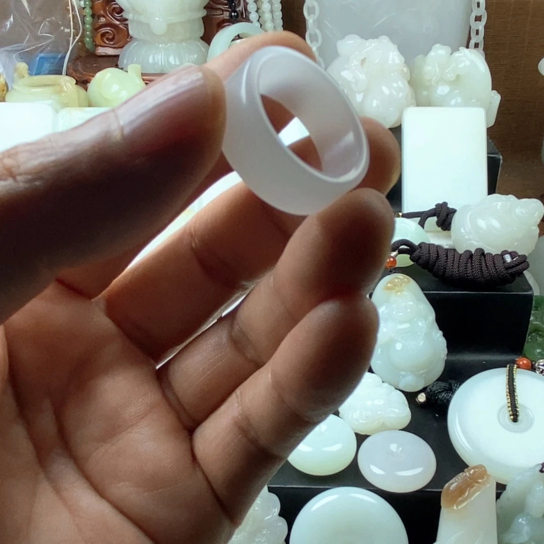 叫***爷和田玉（糖玉）未镶嵌颈饰