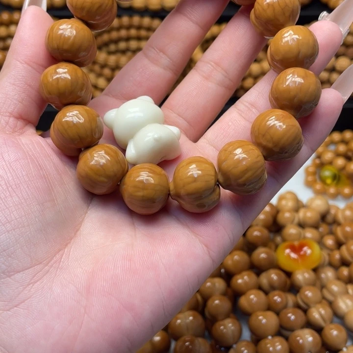 文***钰猴头核桃吊坠微瑕17屁桃加小熊