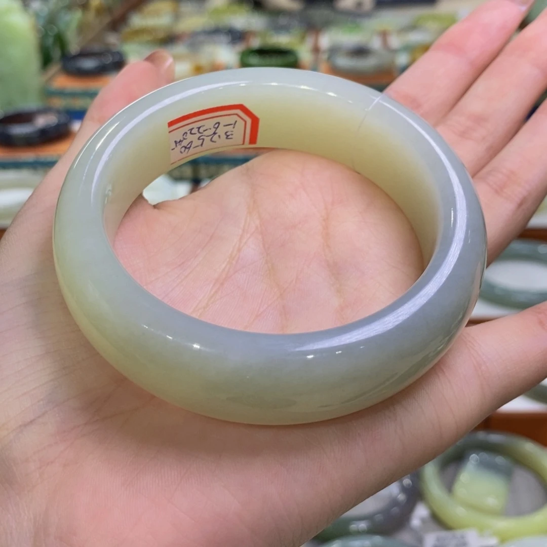 和田玉手镯未镶嵌且末暖黄白带青花59/60