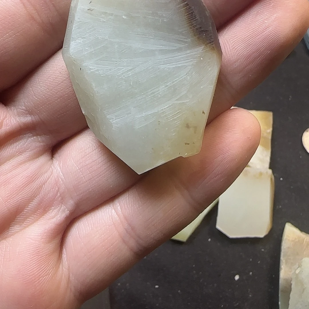 莫***名未镶嵌和田玉珠宝奇石