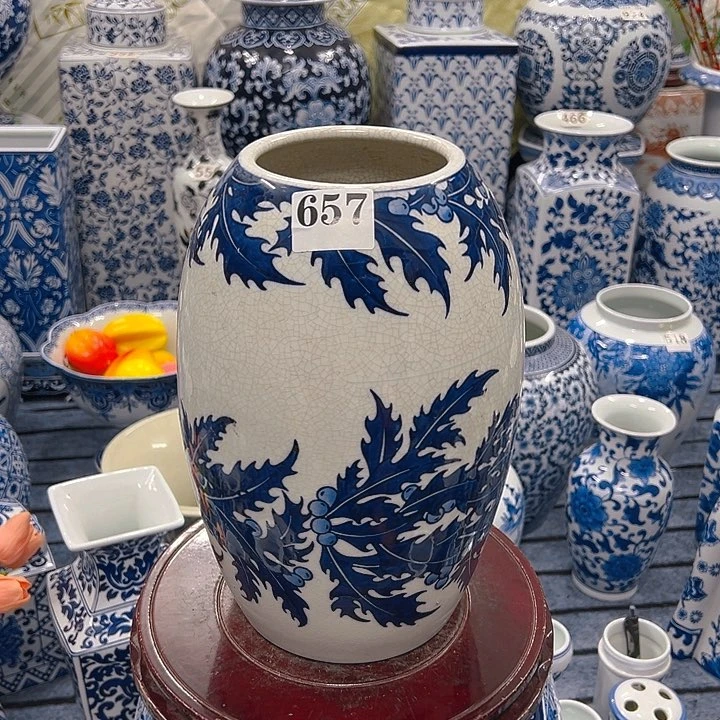 摆件青花瓷手工手绘高温釉下彩，居家摆件，花瓶