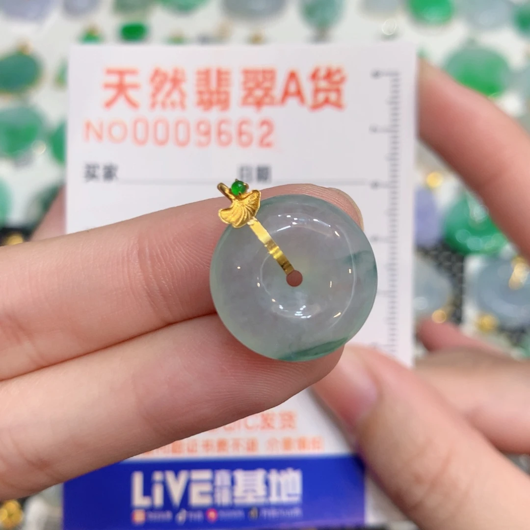 翡翠18K金镶嵌颈饰扣