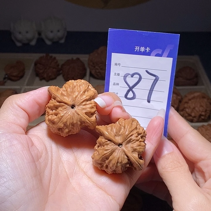 文玩核桃把件野狼39左右