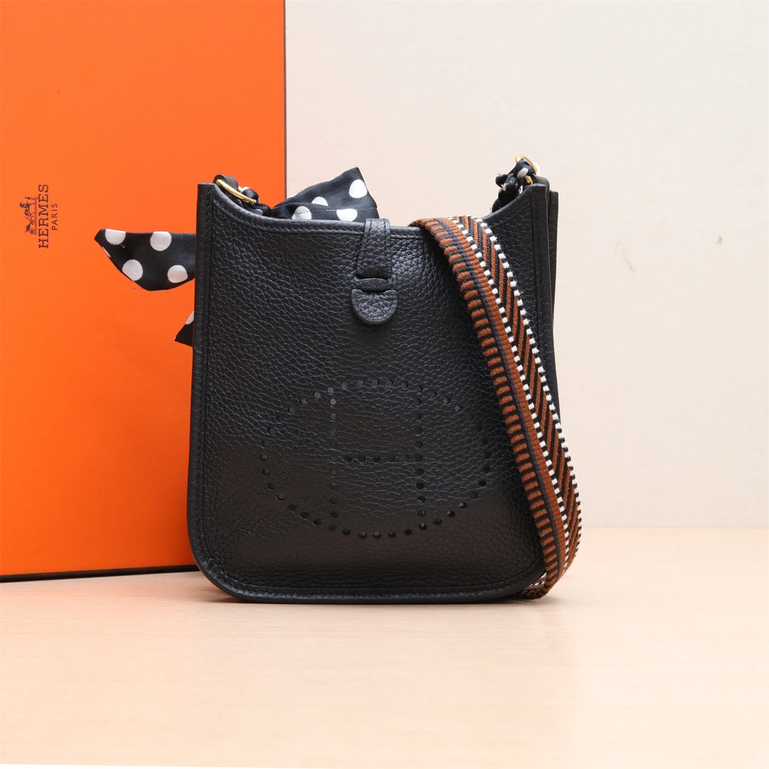 95新 Hermes/爱马仕 活动黑黑 Evelyne Mini16 TC皮 Z刻 306304