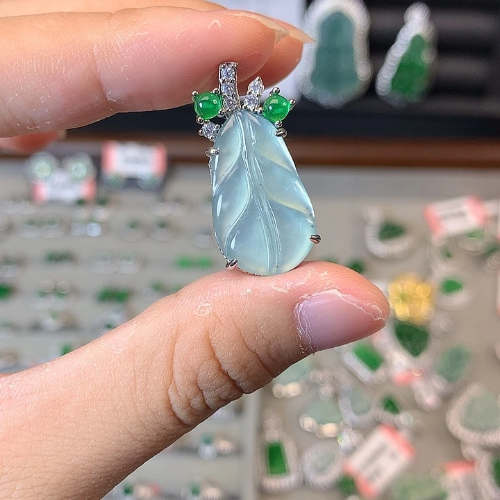 翡翠未镶嵌颈饰吊坠