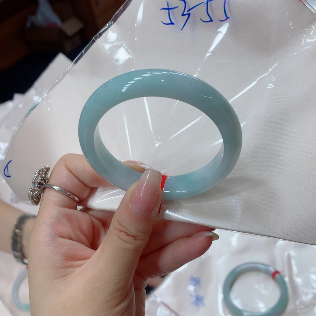 翡翠手镯未镶嵌简****汤买断