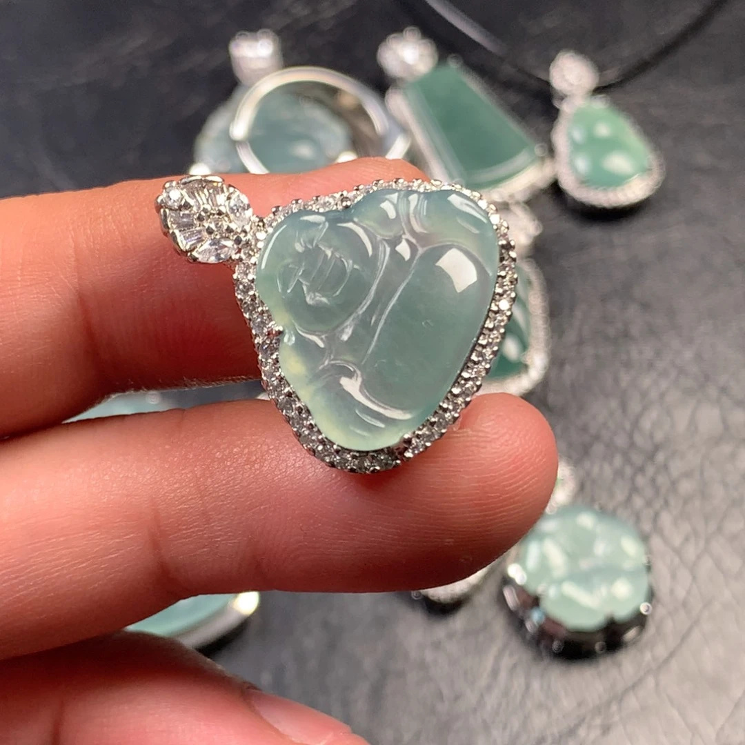 翡翠未镶嵌颈饰佛公