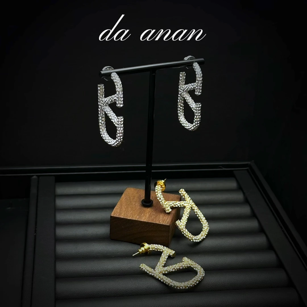 铜合金锆石耳饰 V字母满钻耳环法式轻奢高级感气质百搭时尚耳饰女